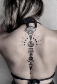 黑灰点刺纹身--15张好看的简单黑色点刺小图纹身作品