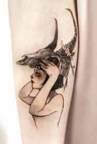 韩国纹身师的一组可爱卡通小女孩纹身图案作品