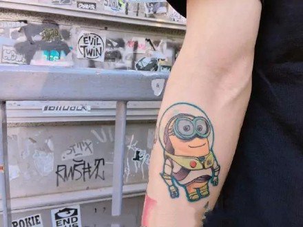 萌版小黄人卡通的纹身图案作品9张