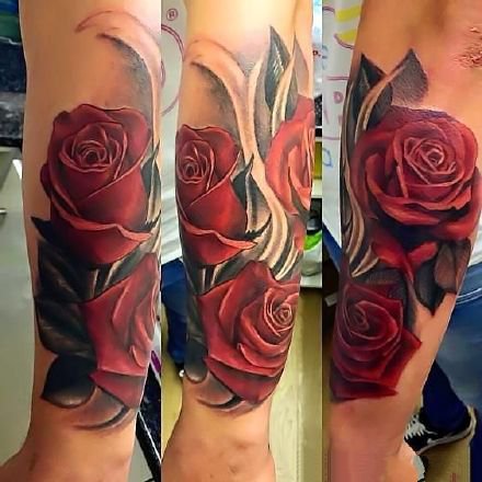 绚丽多姿的鲜艳玫瑰花纹身图案作品9张