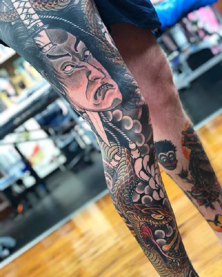 传统花腿纹身--18张传统风格的大花腿纹身图案作品