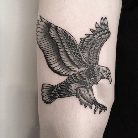 手臂上的一组16张黑灰色纹身图案作品欣赏