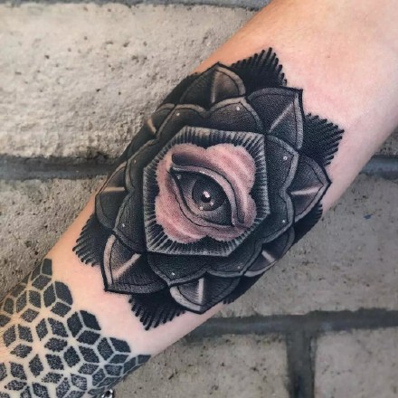 9张关于上帝之眼的一组纹身作品图案