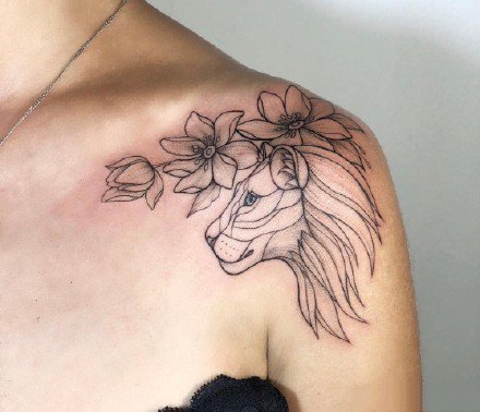 很性感的女性身上的花花草草纹身图案9张