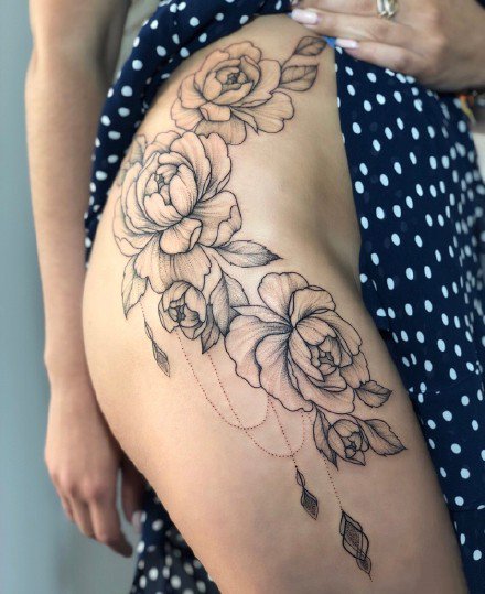 很性感的女性身上的花花草草纹身图案9张