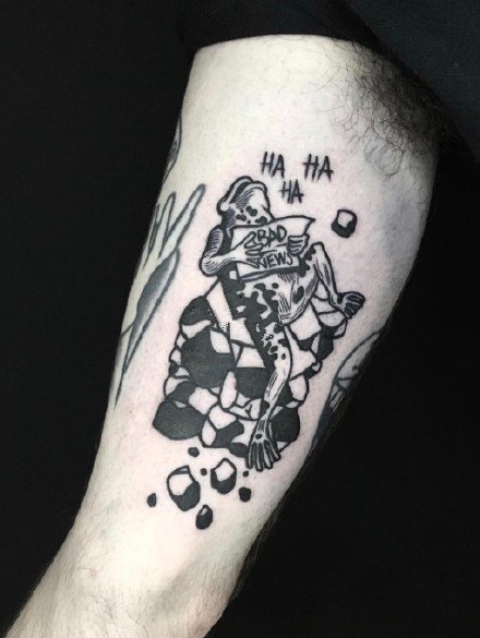 胳膊上好看的一组小面积的黑灰纹身图案欣赏