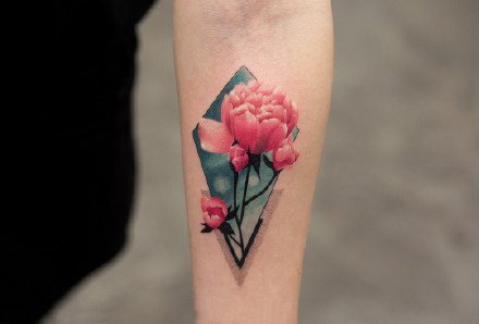 几何和水彩一起搭配的彩色纹身作品图案