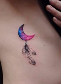 小清新的女生彩色月亮纹身图案作品9张