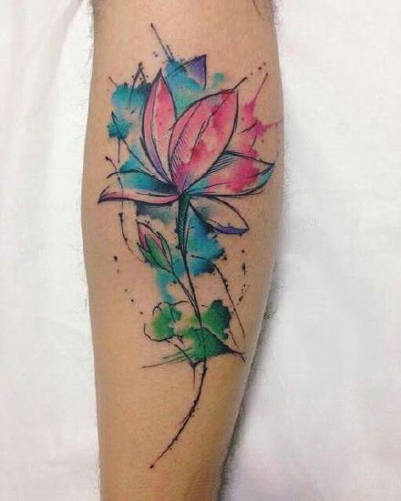 出淤泥而不染寓意的彩色莲花纹身图案