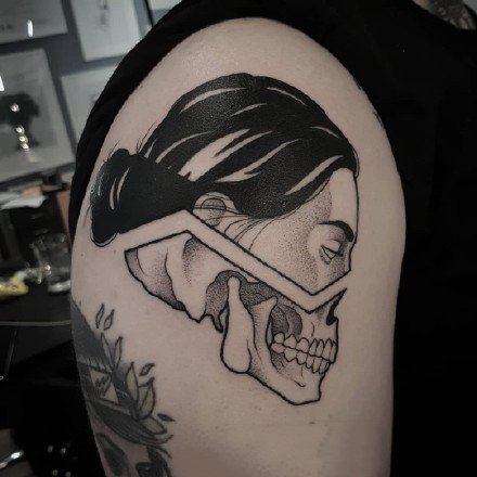 黑灰色半人脸半骷髅的一组个性半脸纹身图案9张