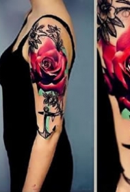 绚丽多姿的鲜艳玫瑰花纹身图案作品9张