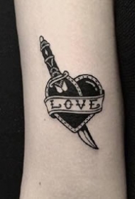 小手臂上的18张oldschool风格的创意小黑灰纹身作品