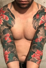 传统风格的几张双花臂纹身作品图片欣赏