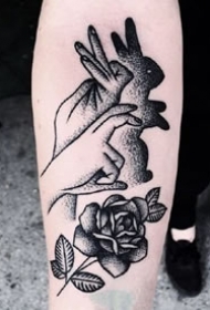 手和影子相组合的创意手影纹身图案图片