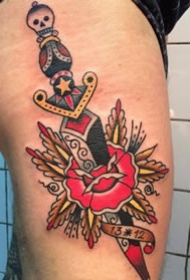 几张oldshool风格的匕首+花朵纹身图案作品