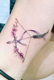 适合女生的一组小花花等小清新刺青图片