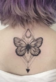 12张漂亮黑色蝴蝶纹身图案作品欣赏