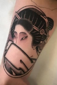 日式风格的一组小黑灰纹身图案欣赏