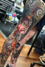 传统风格的一组大花腿纹身图案作品欣赏