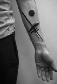 俄罗斯 莫斯科纹身师的极简纹身图案作品