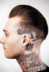 男士的复古油头与纹身的结合帅哥图片欣赏