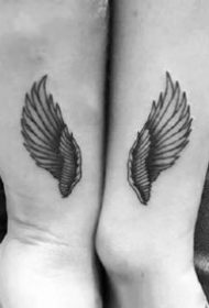 适合情侣的一组简约纹身情侣图片作品9张