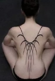 很简洁的线条组成的简约纹身图案作品9张