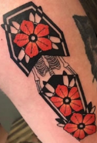 红色调的国外棺材图形的纹身图案作品9张