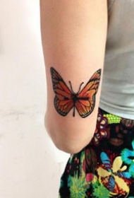 女孩子独爱的15张蝴蝶纹身作品图片