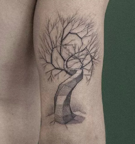很酷的一组小树主题的纹身图案9张