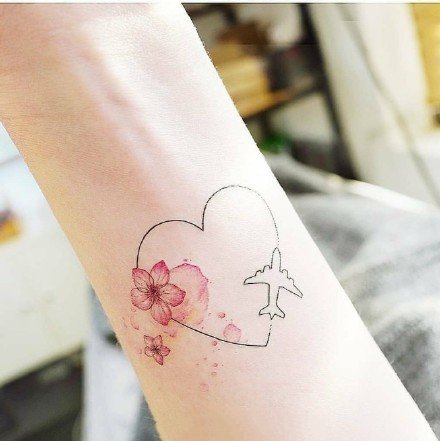 适合女生的小清新风格月亮等彩色小纹身图案