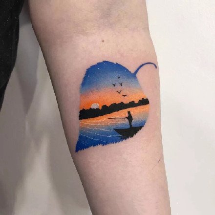 创意风格的一组梦幻彩色星空纹身图案9张