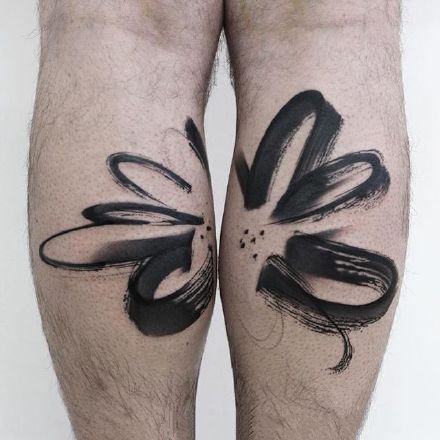 深黑色的一组飘逸水墨风格的纹身图案