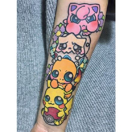 一组关于皮卡丘的一组动漫卡通小纹身图案