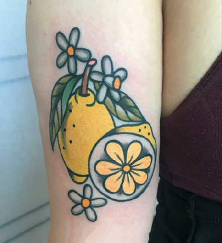 school风格的一组彩色花卉纹身图案9张