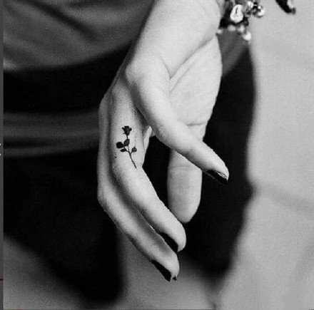 18张纹在手指上很好看的小纹身图案欣赏