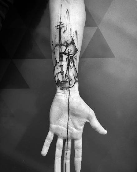 暗黑风格的一组手臂和腿部的合适纹身图案