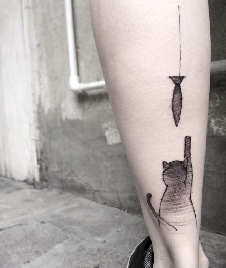 手臂和大腿上的一组黑色创意纹身图案