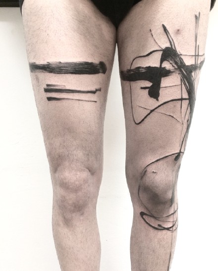 手臂和大腿上的一组黑色创意纹身图案