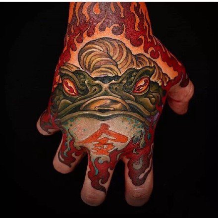 很炫酷的满手背的一组纹身图案欣赏