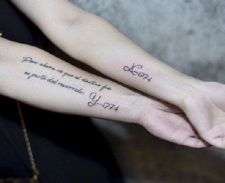 适合情侣的一组手臂简约字母纹身图案9张