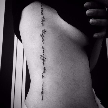 小字母纹身：9张很简约又好看的小字母纹身图案