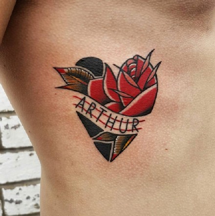 心形school纹身：school风格的一组爱心形纹身图案