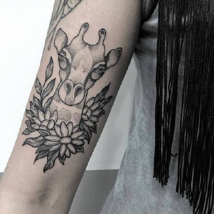 黑色点刺小纹身：点刺风格的一组黑色小纹身图案9张