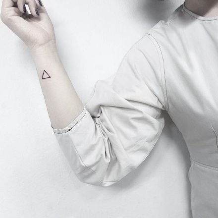 适合手腕处的超简约又好看的小纹身图片