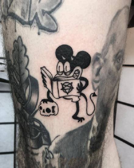 暗黑米老鼠纹身：一组9张暗黑风格的米老鼠纹身图案