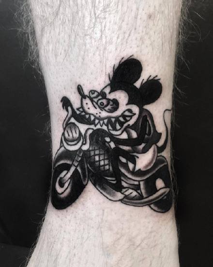 暗黑米老鼠纹身：一组9张暗黑风格的米老鼠纹身图案