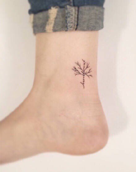 脚踝小图案：一组超简约的脚踝处小纹身图案