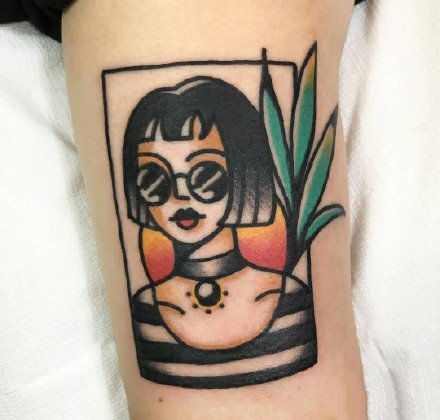 oldschool小女孩纹身：oldschool风格的一组小菇娘女孩纹身图案