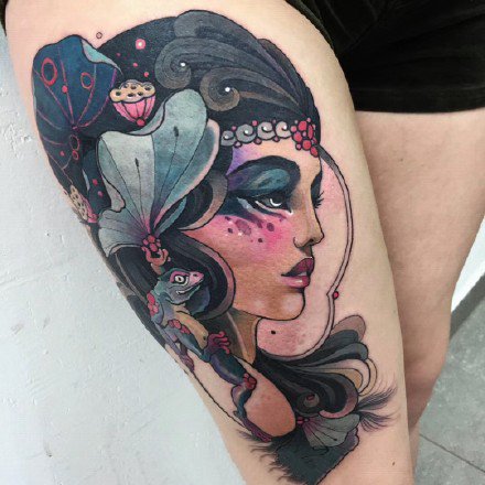 手臂女郎纹身：9张大臂和腿部的一组彩色女郎纹身图案